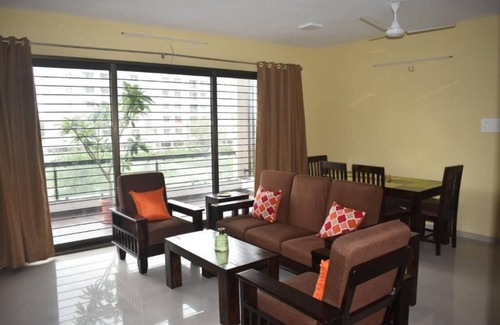 Nashik Apartamento | Status Homeaway Service Apartments - Three-Bedroom Apartment