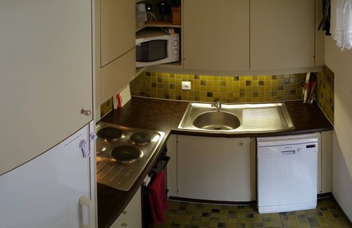 Lauterbrunnen Apartamento | Impresionante vista desde el balcón 1 Br max 4, autobús fácil, lavandería 24/7, parque subterráneo