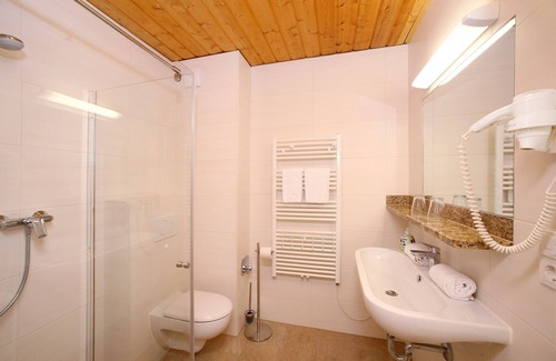 Hochkrimml Apartamento | Staudi's ski hut Top11 in hut style directly on the piste Wood-burning stove