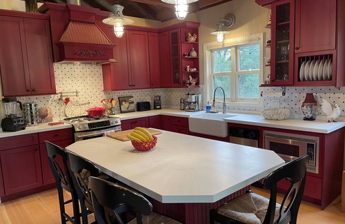 Kenwood Casa | Stay 31 days at the Big Red Barn & Sailing on the Bay!