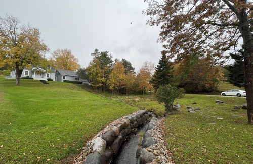 Mahone Bay Casa | Stay a few meters away from one of Mahone Bay’s Coves in a heritage house.