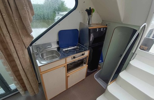Pontailler-sur-Saone Alquiler De Eote | Alquiler de barco Nicols 900: alojamiento original en Pontailler-sur-Saône, 2 cabinas y cocina equipada