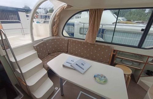 Pontailler-sur-Saone Alquiler De Eote | Alquiler de barco Nicols 900: alojamiento original en Pontailler-sur-Saône, 2 cabinas y cocina equipada