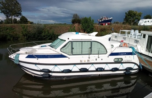 Pontailler-sur-Saone Alquiler De Eote | Alquiler de barco Nicols 900: alojamiento original en Pontailler-sur-Saône, 2 cabinas y cocina equipada