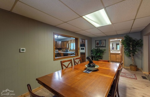 Idaho Springs Casa | Stay ahead of the traffic! Enjoy Hot Springs & Historic Downtown Idaho Springs