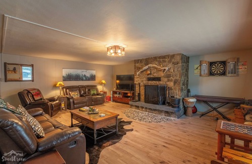Idaho Springs Casa | Stay ahead of the traffic! Enjoy Hot Springs & Historic Downtown Idaho Springs