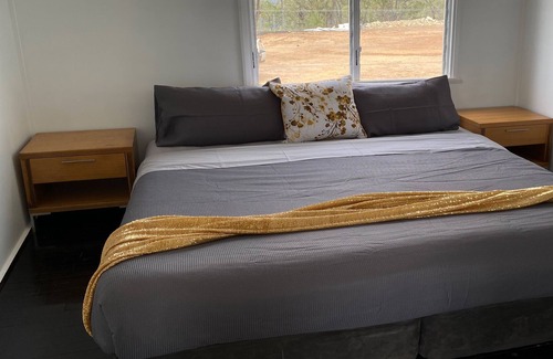 Palmer Cabina | Stay and Fossick on the renowned Palmerville Station.