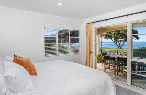 Arkles Bay Cama Y Desayuno | Stay and Relax at Beachfront Beauty