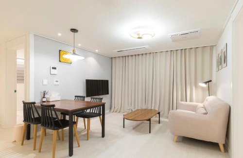Cheongpa-dong Apartamento | Stay Andante, 3BR, 3min walk from Seoul Station, AC in All Rooms #공항철도 #공항버스