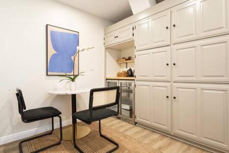 Sand Section Apartamento | Stay around the corner from the Manhattan Beach Strand