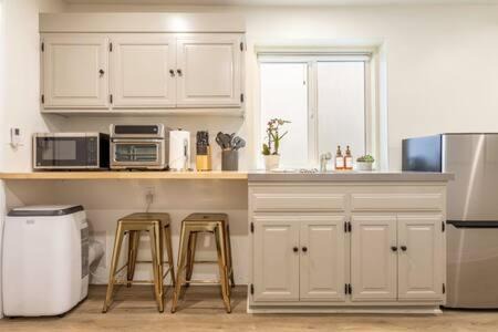Sand Section Apartamento | Stay around the corner from the Manhattan Beach Strand
