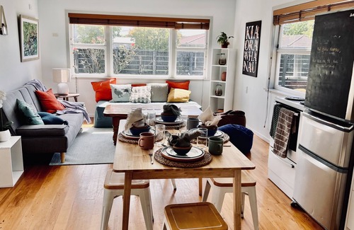 Rotorua Casa | Stay at a 100 y.o. geothermal property in central Rotorua!