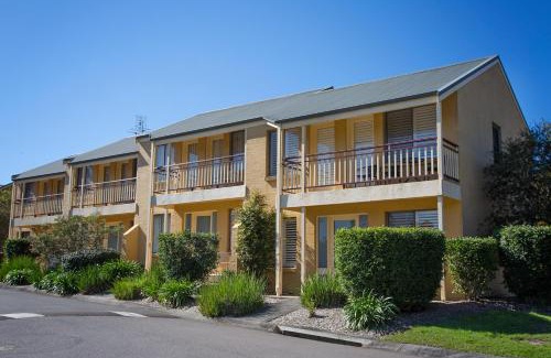 Cams Wharf Complejo | Stay At Raffertys Resort