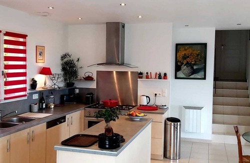 Saint-Appolinaire Casa | Stay at the foot of a national forest