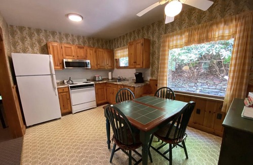 Greentown Cabaña | Stay at the Little Red Cottage and enjoy Lake Wallenpaupack in the Poconos.