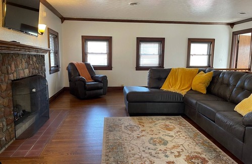 La Follette Casa | Stay at the Rock, Ride the Blue!