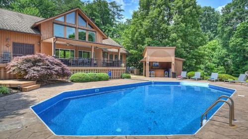 Mayhew Casa | Stay Awhile by AvantStay Lakefront Pool Dock