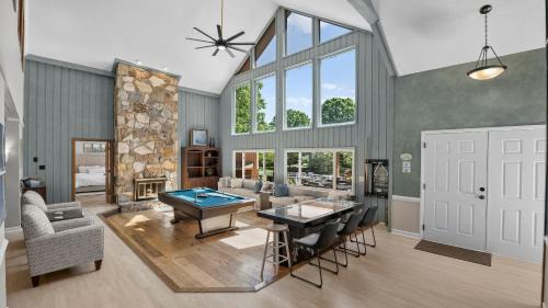 Mayhew Casa | Stay Awhile by AvantStay Lakefront Pool Dock