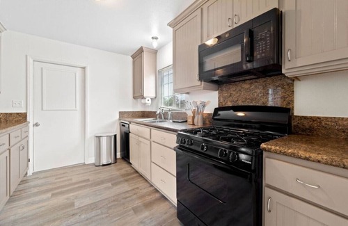 Lincoln Acres Apartamento | Stay Awhile San Diego: City Views in Prime Location