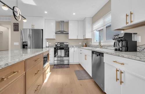 Streamwood Casa | Stay Awhile! Spacious Home w/ All You Need