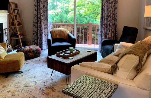 East End - Valley Street Condominio | Stay Awhile: Views + Pool + Downtown in 5
