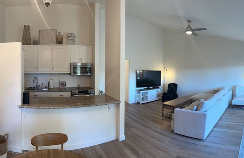 South Redondo Condominio | Stay by the beach in this sun drenched, newly remodeled unit! Pet Friendly.