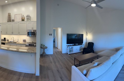 South Redondo Condominio | Stay by the beach in this sun drenched, newly remodeled unit! Pet Friendly.