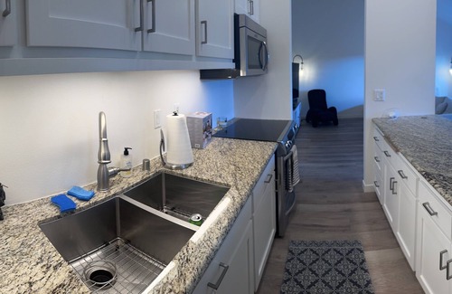 South Redondo Condominio | Stay by the beach in this sun drenched, newly remodeled unit! Pet Friendly.