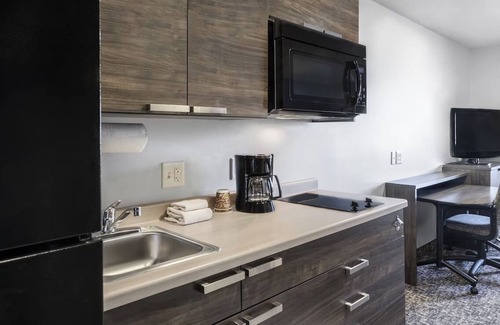Sundance Hotel | Stay Comfortably in Buckeye with In-room Kitchen and Easy Access to Phoenix