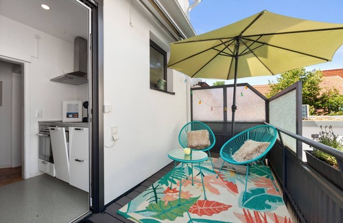 Aschaffenburg Apartamento | Stay-COZY! City apartment with box-spring bed in the pedestrian zone incl. parking space