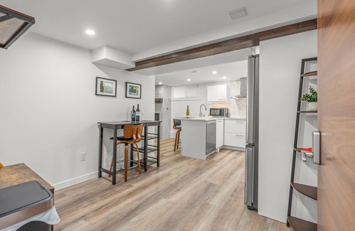 Vernon Apartamento | Stay Cozy. Play Wild. Welcome to Blue Spruce Den - Vernon.