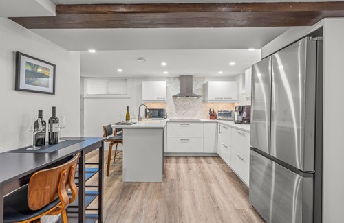Vernon Apartamento | Stay Cozy. Play Wild. Welcome to Blue Spruce Den - Vernon.