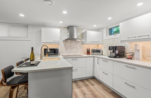 Vernon Apartamento | Stay Cozy. Play Wild. Welcome to Blue Spruce Den - Vernon.