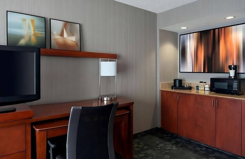 Torrance Casa | Stay Here For A Night Away! Outdoor Pool, Free Parking, Near Long Beach Museum