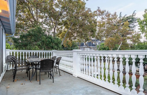 San Jose Casa | Stay in a historic Victorian built in 1906; walk to downtown San Jose