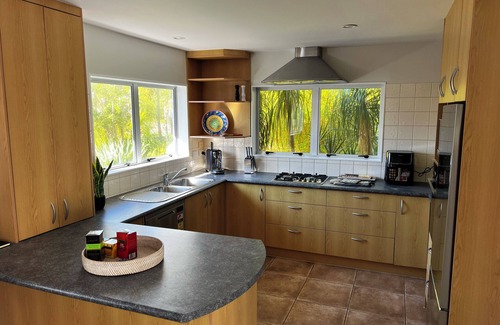 Torbay Apartamento | Stay in Auckland and relax like you are on the Coromandel