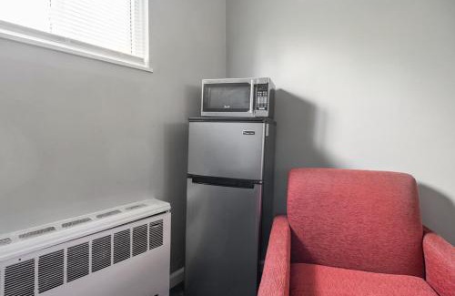 Riverview Apartamento | Stay in Browntown for 4: Cozy Room with MiniFridge