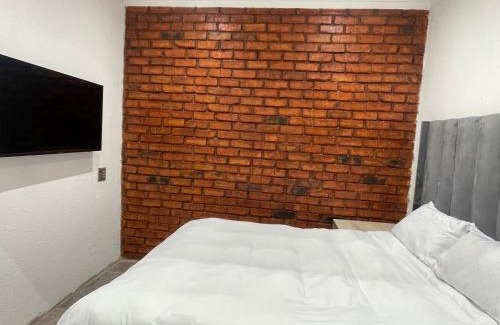 Weltevredenpark Casa | Stay In Carlazo - Unlimited WiFi, Solar backup