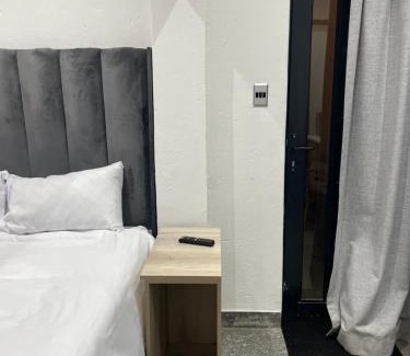 Weltevredenpark Casa | Stay In Carlazo - Unlimited WiFi, Solar backup