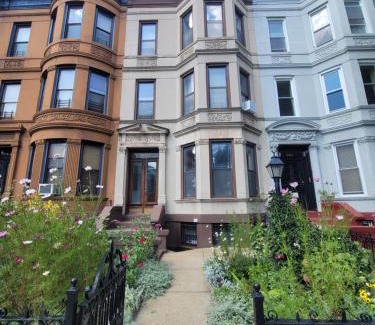 Crown Heights Casa | Stay in Historic Brooklyn Townhouse