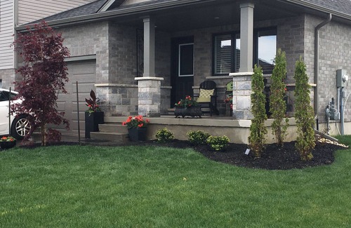Elora Casa | Stay in historical Elora, super close to great hiking trails