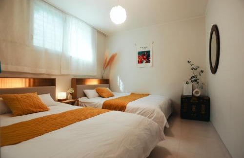 Nonhyeon-dong Apartamento | Stay in joy Gangnam #선정릉역 도보4분 #올리모델링 #각방 에어컨 #무료 wifi #8인숙소 #호텔침구 #세탁건조기 #공항버스