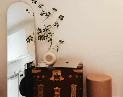 Nonhyeon-dong Apartamento | Stay in joy Gangnam #선정릉역 도보4분 #올리모델링 #각방 에어컨 #무료 wifi #8인숙소 #호텔침구 #세탁건조기 #공항버스