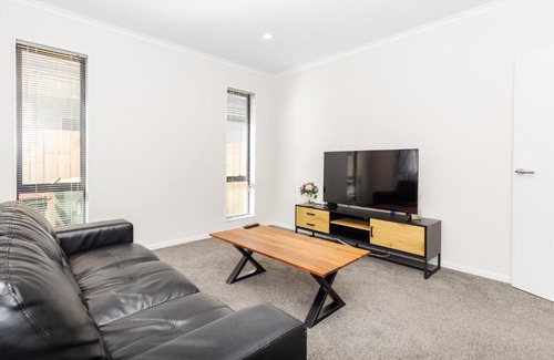 Hamilton Casa | Stay in Newly Built House