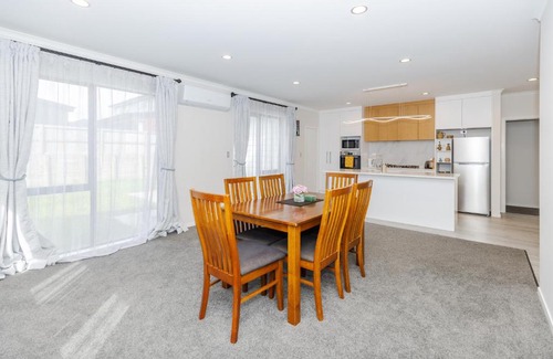 Hamilton Casa | Stay in Newly Built House