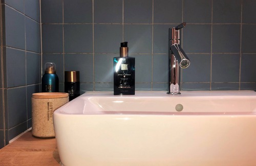 Oostelijke Eilanden en Kadijken Cama Y Desayuno | Stay in our centrally located 18th century house. Contactless stay possible.