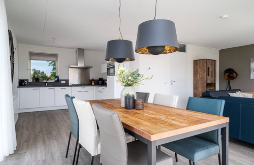 Akkrum Casa | Stay in our luxury Sneekermeer 6 Wellness with sauna, outdoor spa, and sunshower.