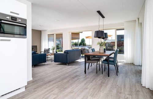 Akkrum Casa | Stay in our luxury Sneekermeer 6 Wellness with sauna, outdoor spa, and sunshower.
