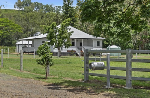 Moorang Cabaña | Stay in Springfield Country Cottage Escape-Highland Cows + Fireplace + Hammocks