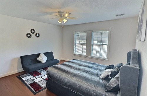 MacGregor Casa | Stay in Style: Discover a Spacious Retreat Close to Everything!!